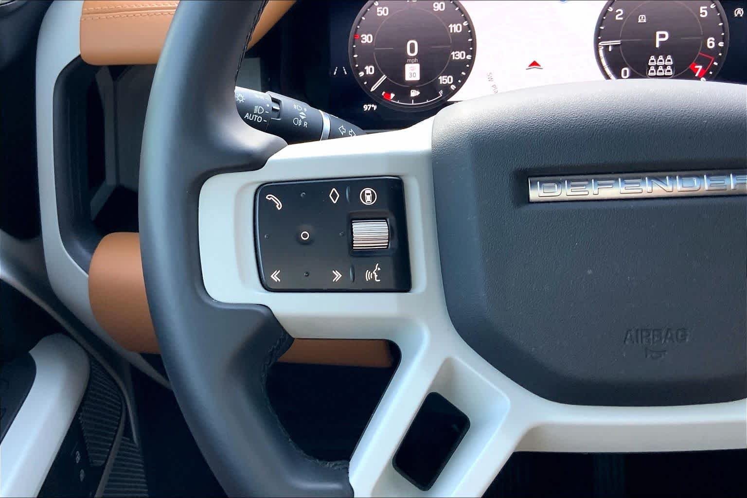 Used 2024 Fuji White Land Rover X-Dynamic SE image 23