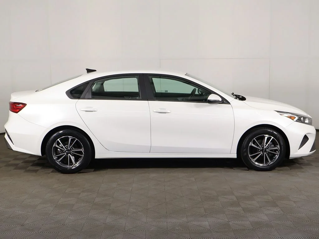 Used 2022 White Kia LXS image 20