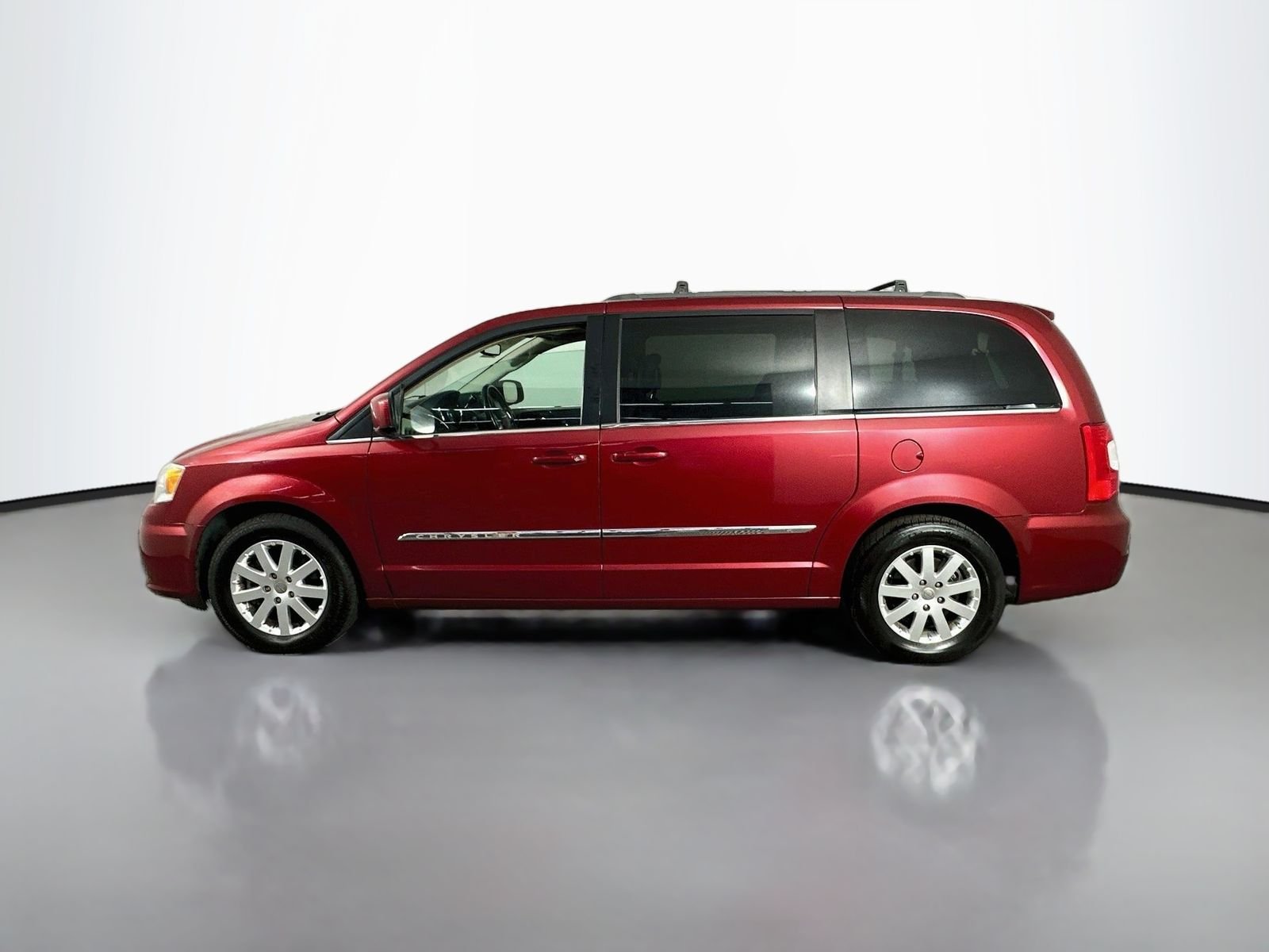 Used 2016 Deep Cherry Red Crystal Pearlcoat Chrysler Touring image 4