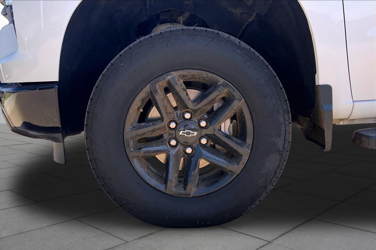 Used 2024 Summit White Chevrolet LT Trail Boss image 20