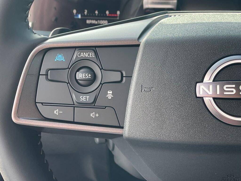 New 2027 Everest White Pearl Tricoat/Super Black Nissan Platinum image 16