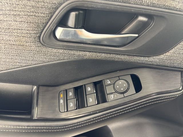 Used 2023 Blk/black Nissan SV image 9