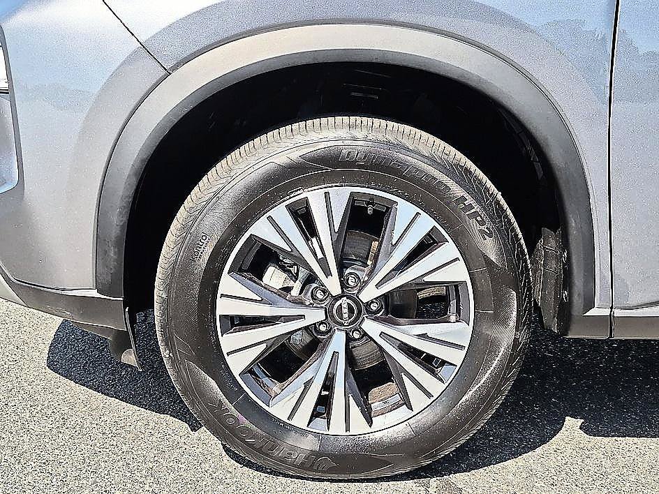 Used 2023 Gun Metallic Nissan SV image 10