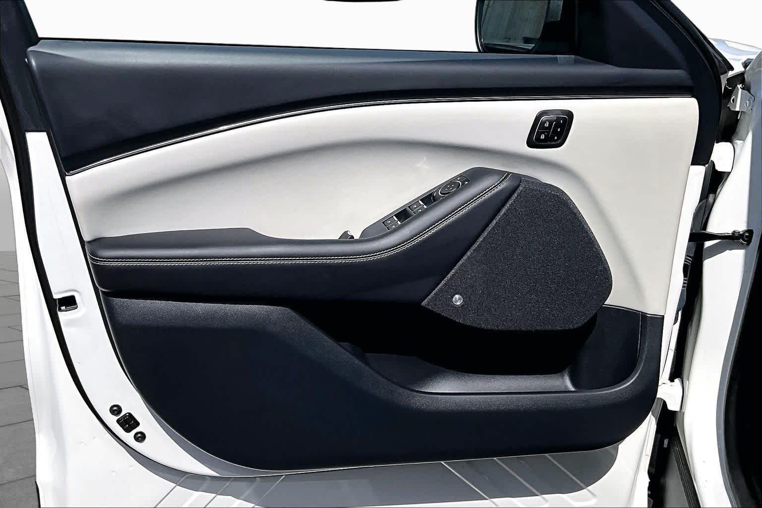 Used 2023 Star White Metallic Tri-Coat Ford Premium image 21