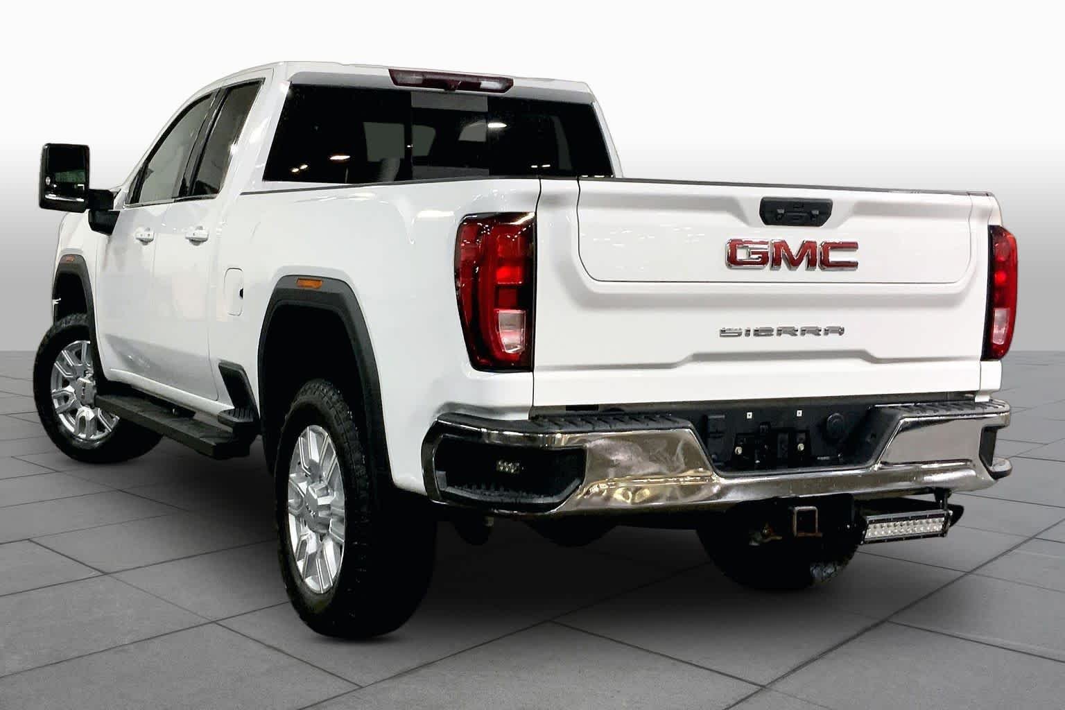 Used 2022 Summit White GMC SLE image 12