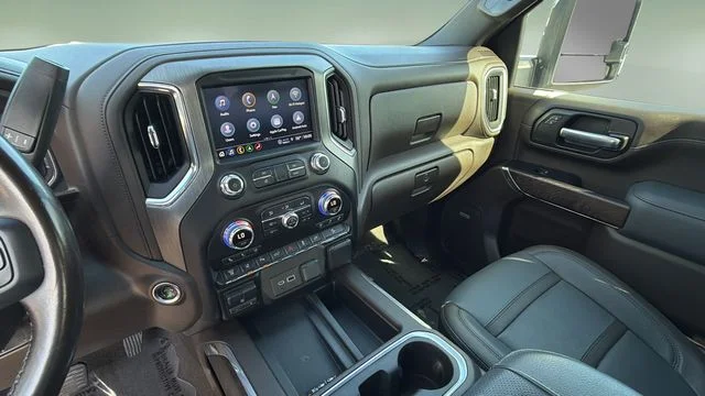 Used 2022 White GMC Denali image 26