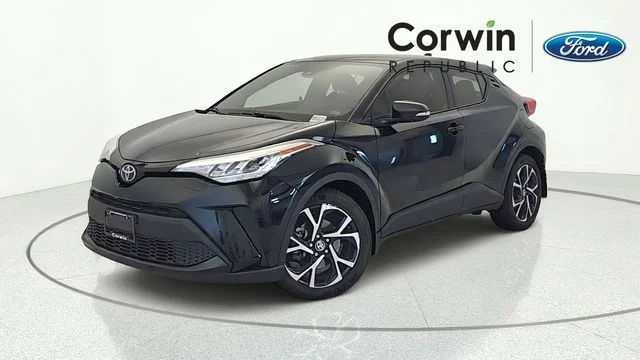 2021 Toyota C-HR XLE's photo
