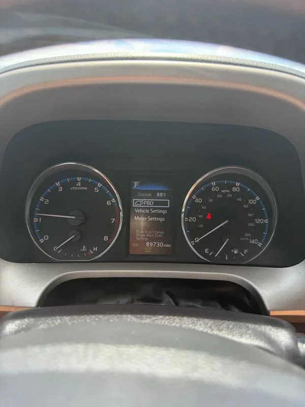 Used 2016  Toyota XLE image 4
