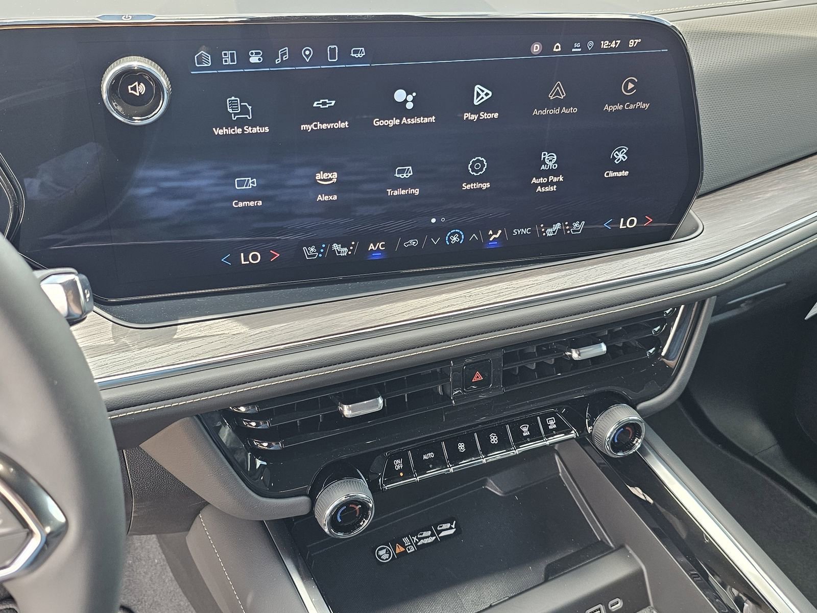 2025 Chevrolet Suburban Premier - Photo 11