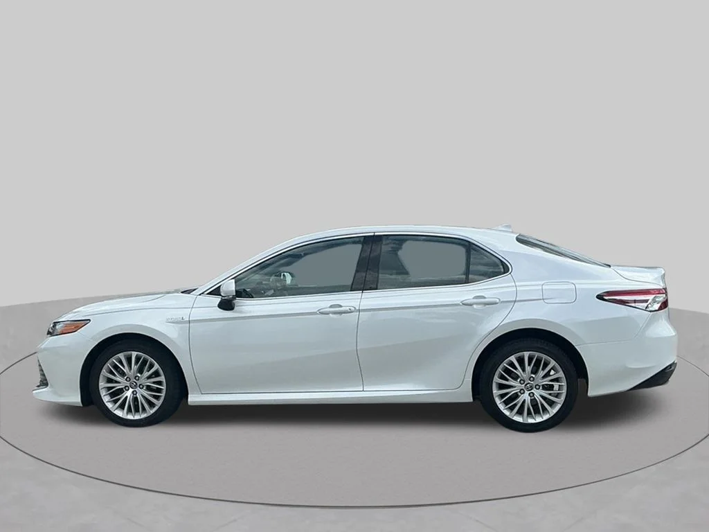 Used 2020 Beige Toyota XLE image 4