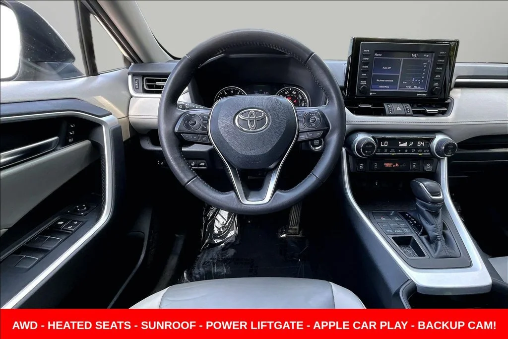 Used 2021 Silver Toyota XLE Premium image 8