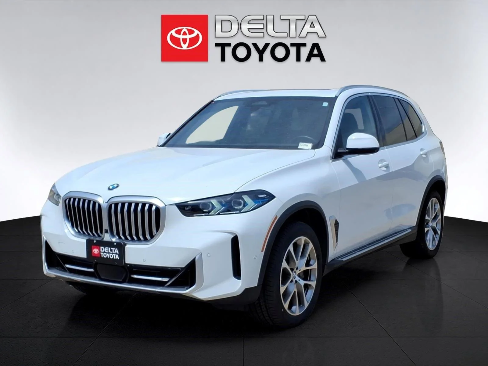 Used 2026 Alpine White BMW sDrive40i image 1