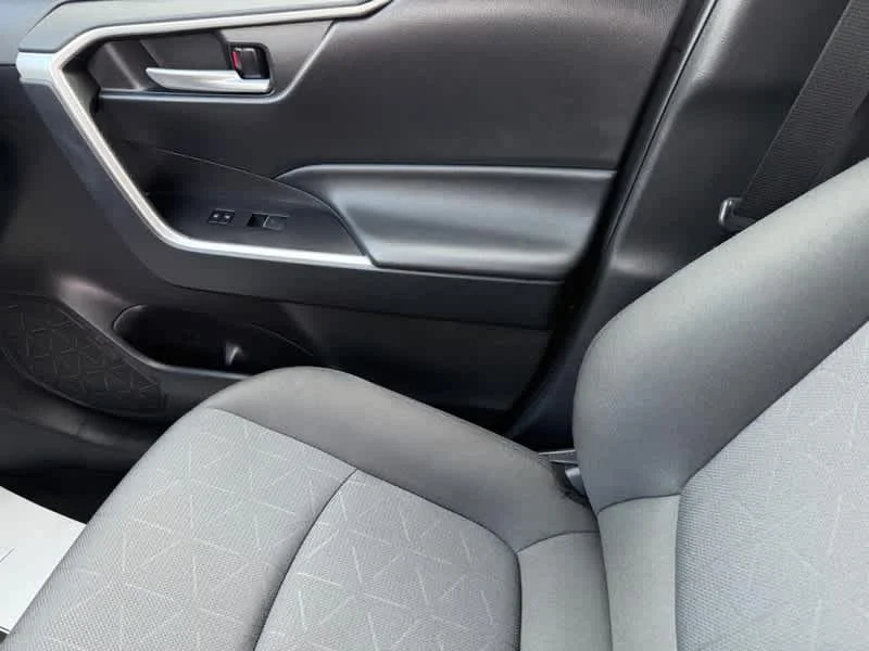 2025 Toyota RAV4 XLE - Photo 20