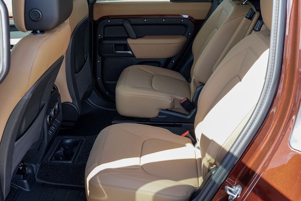 New 2026 Sedona Red Metallic Land Rover S image 27
