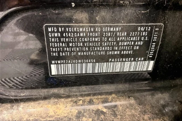 Used 2013  Volkswagen R image 3