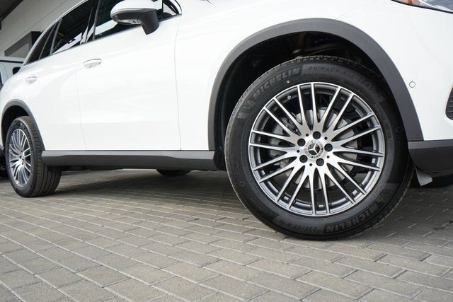 New 2026 Polar White Mercedes-Benz GLC 300 image 11
