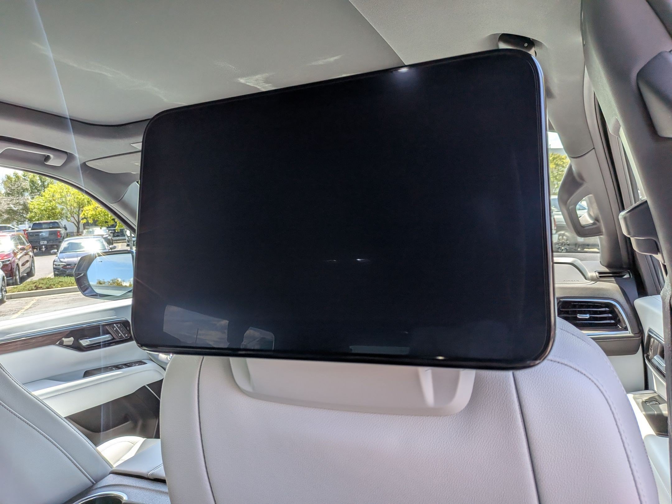 2025 Chevrolet Suburban Premier - Photo 31