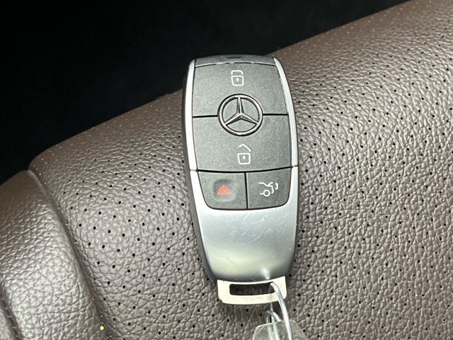 Used 2023 White Mercedes-Benz GLS 450 image 31
