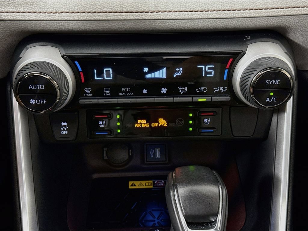 Used 2024  Toyota Hybrid Limited image 16