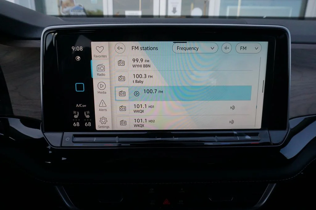 New 2026 Silver Volkswagen 2.0T SE w/Technology image 17
