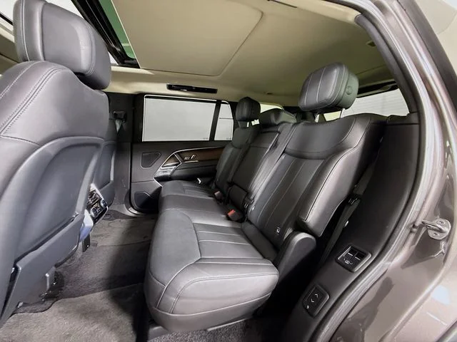 Certified Used 2022 Charente Gray Premium Metallic Land Rover SE image 24