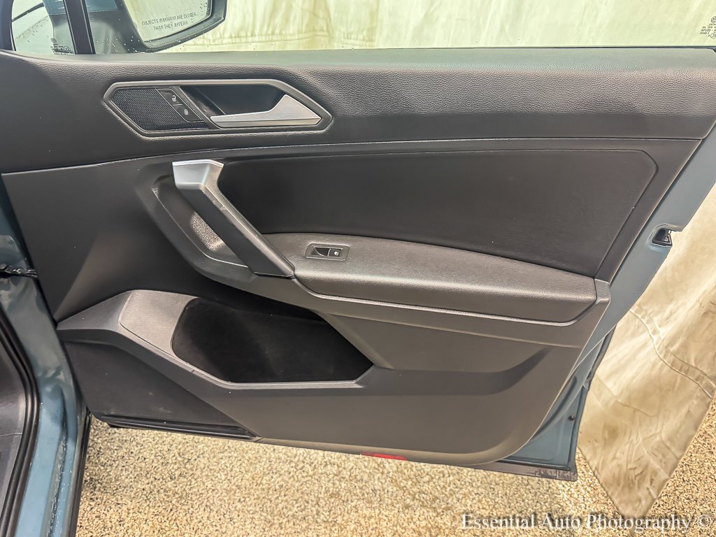 Certified Used 2019 Blue Metallic Volkswagen 2.0T SE image 24