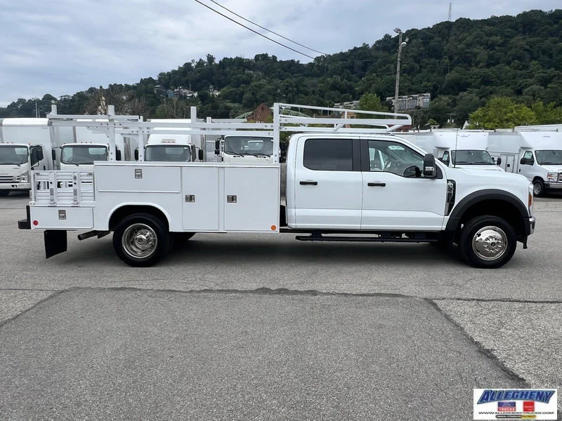 New 2025 Oxford White Ford F-550® XL image 5