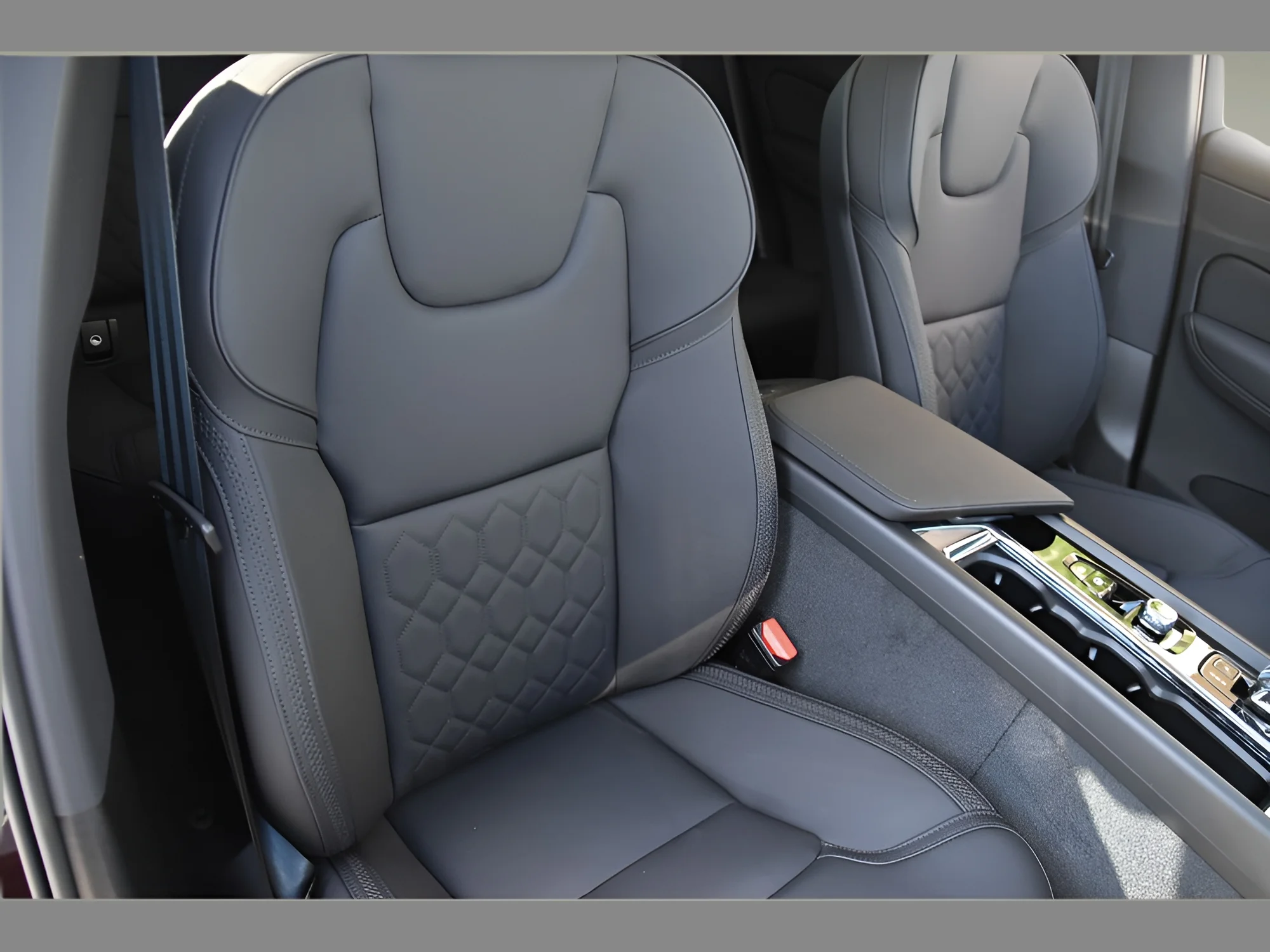 Used 2026 Mulberry Metallic Volvo Plus image 31