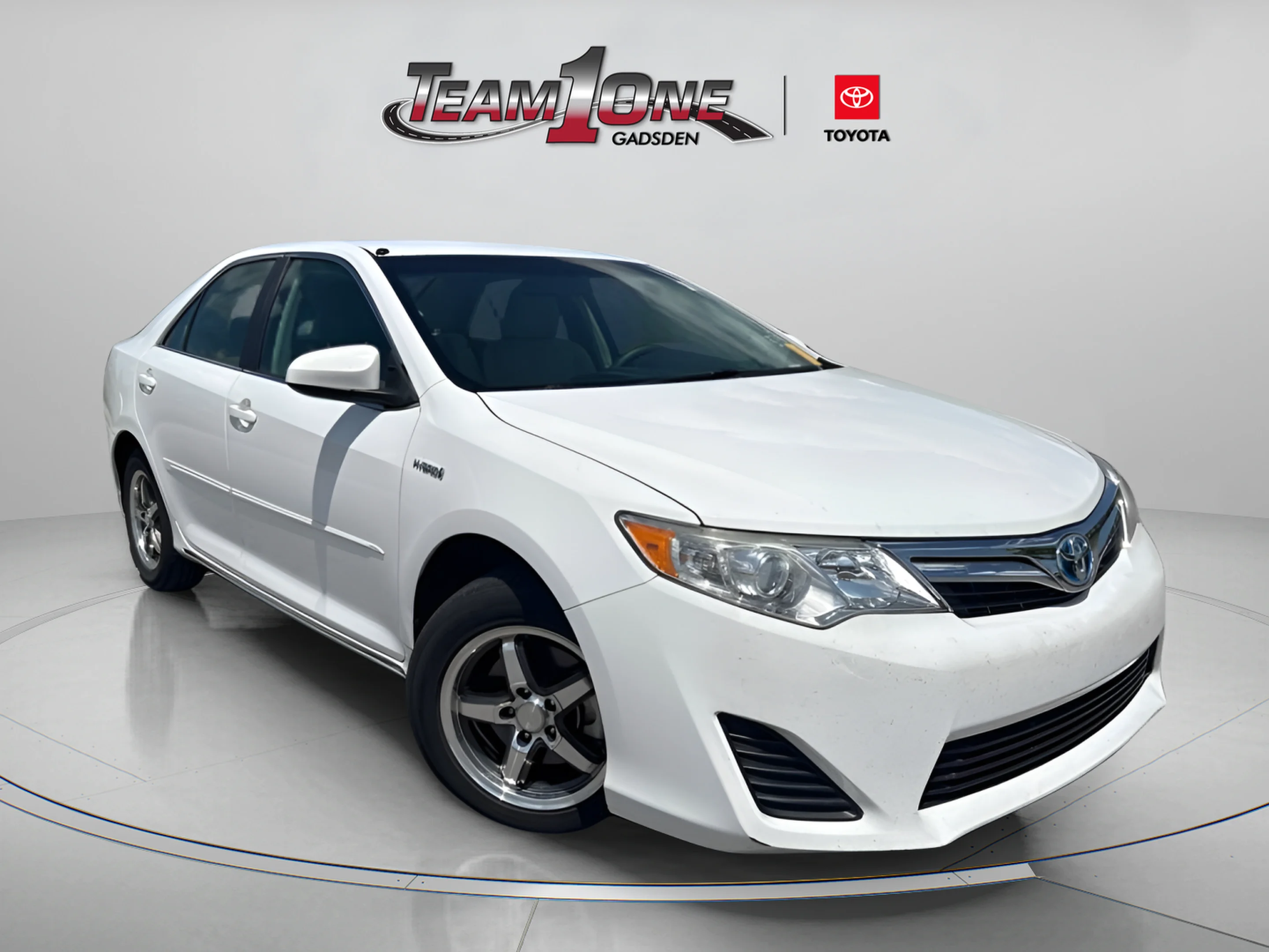 Used 2012 Super White Toyota LE image 1
