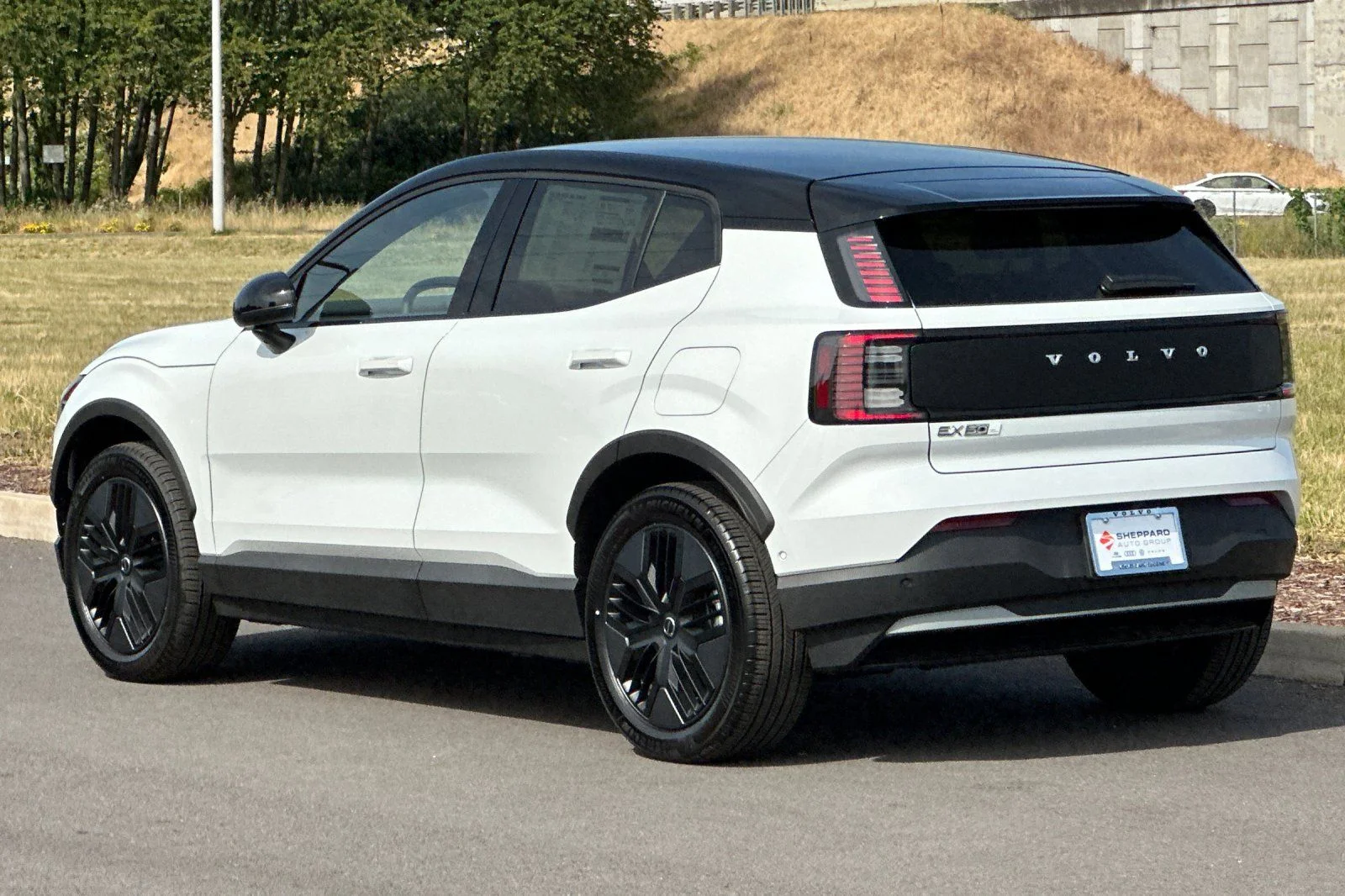 New 2026 Crystal White Volvo Ultra image 5