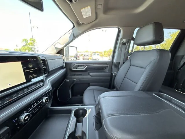 Used 2024 White GMC SLT image 49