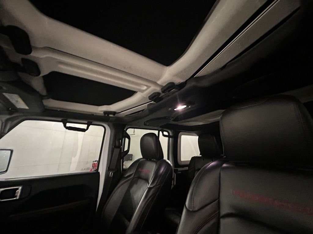 Used 2018 White Jeep Unlimited Rubicon image 25