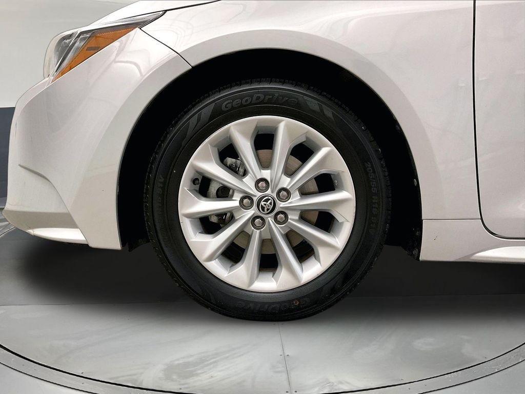 Used 2020 Silver Toyota LE image 12