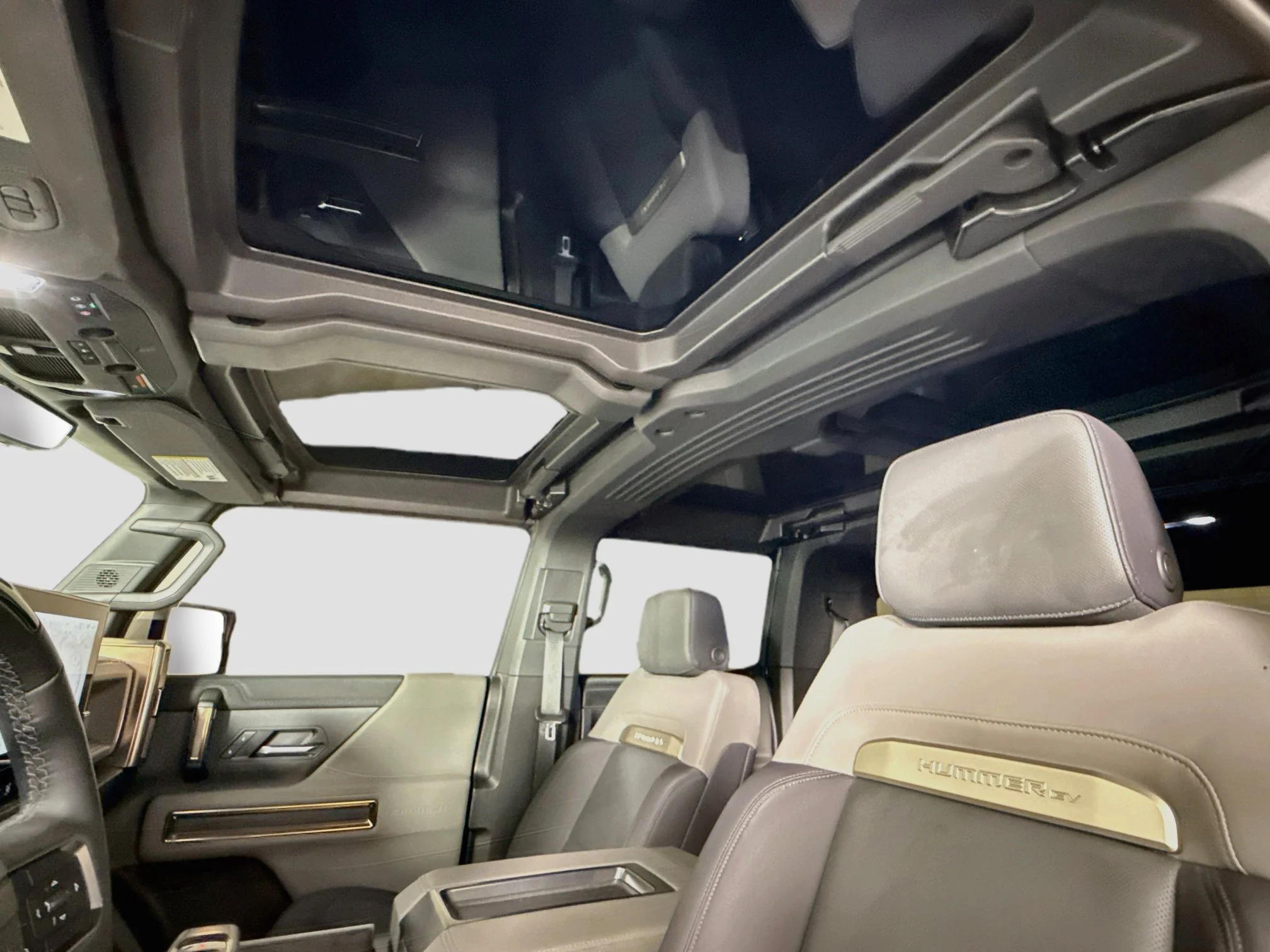 Used 2025 Interstellar White GMC 2X image 24