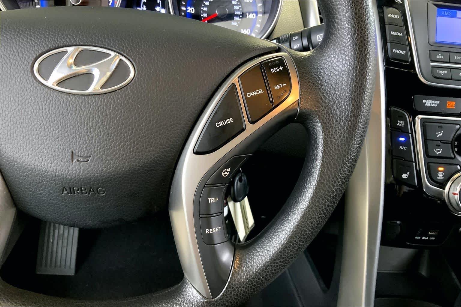 Used 2014 Black Noir Pearl Hyundai  image 24