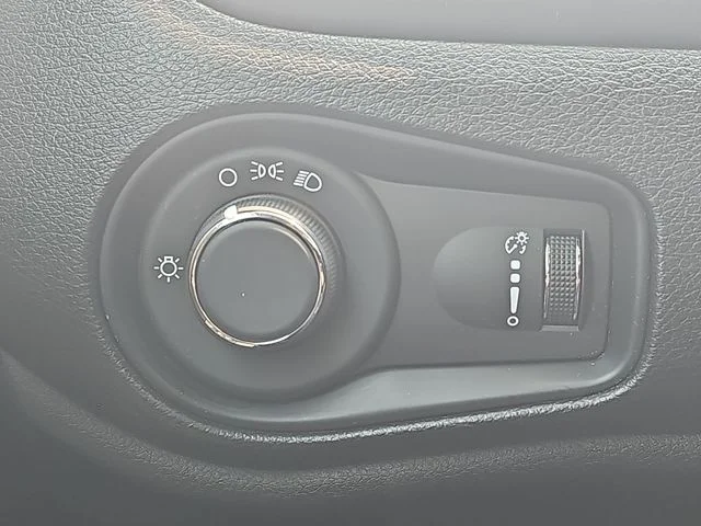 Used 2020 Black Jeep Sport image 20