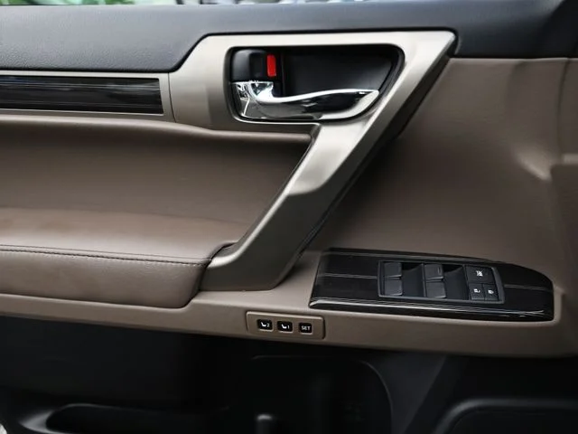 Used 2020 Silver Lexus 460 image 15
