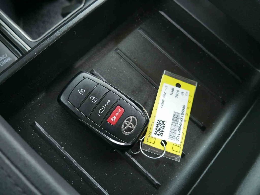 Used 2024  Toyota SR5 image 29