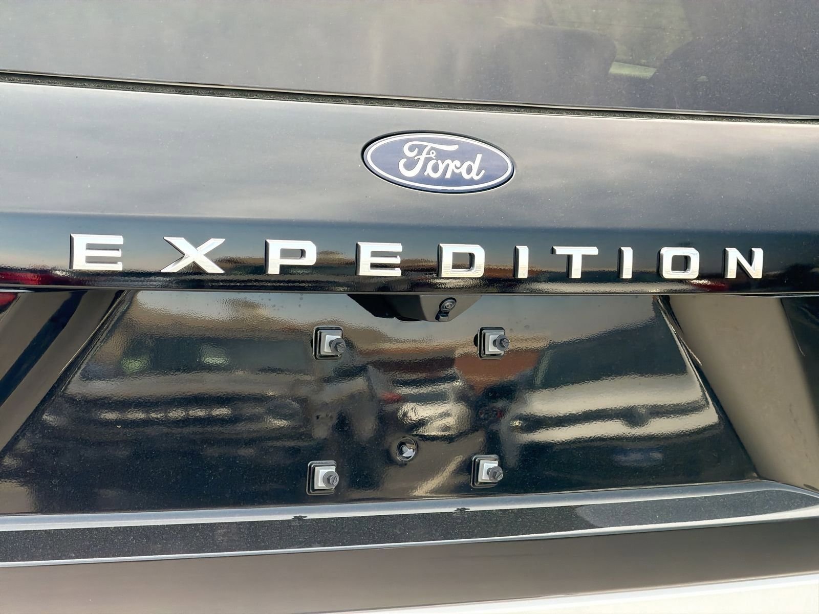 New 2026 Oxford White Ford Active image 13