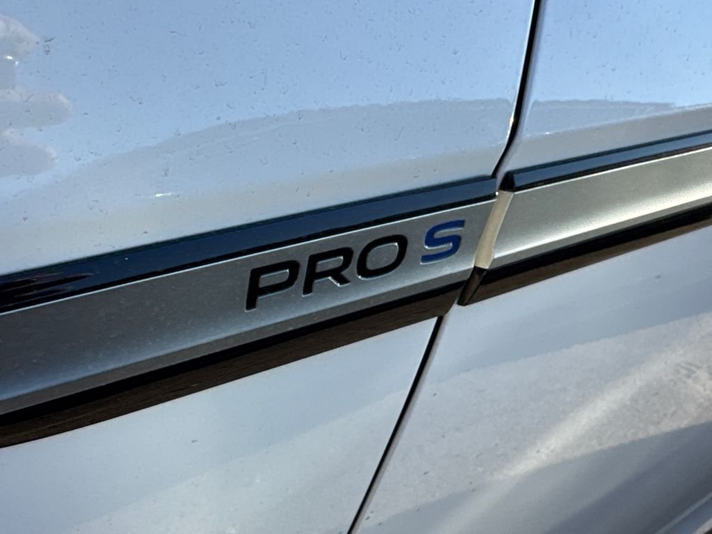 Used 2022 White Volkswagen Pro S image 15