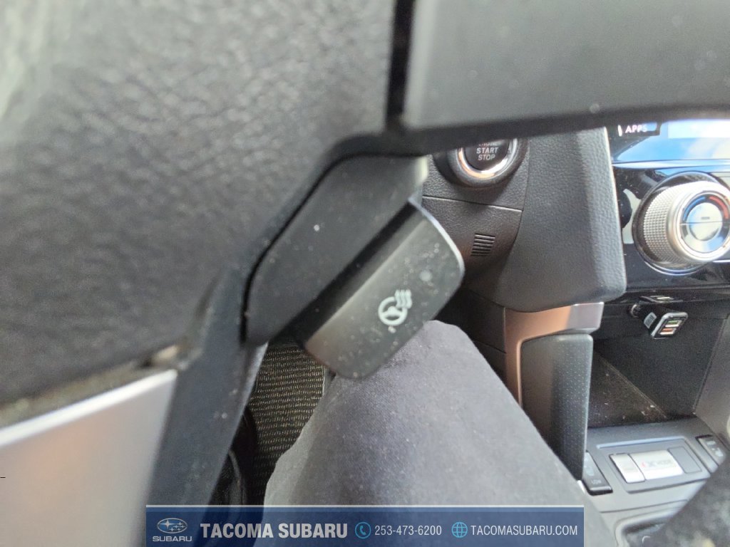 Used 2018 Green Subaru 2.5i Touring image 23