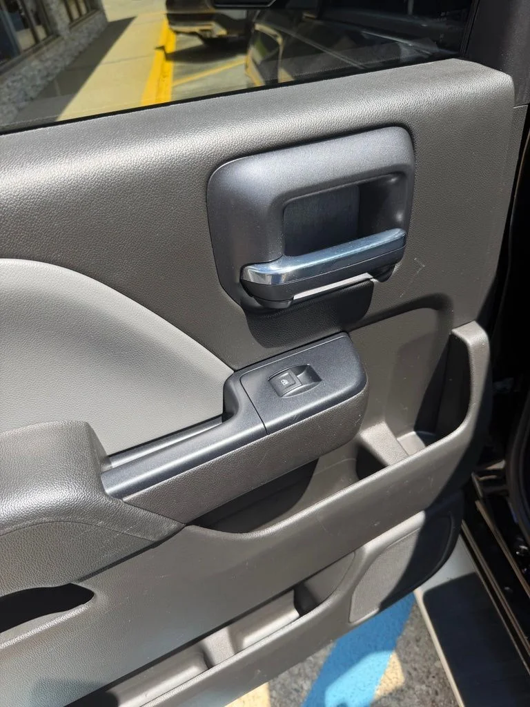 Used 2018 Black Chevrolet Custom image 16