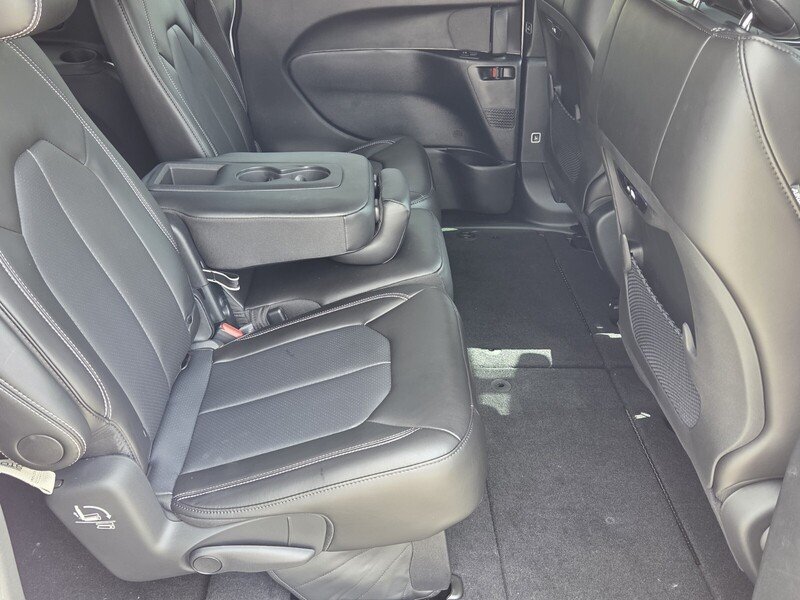 2026 Chrysler Pacifica Select - Photo 16