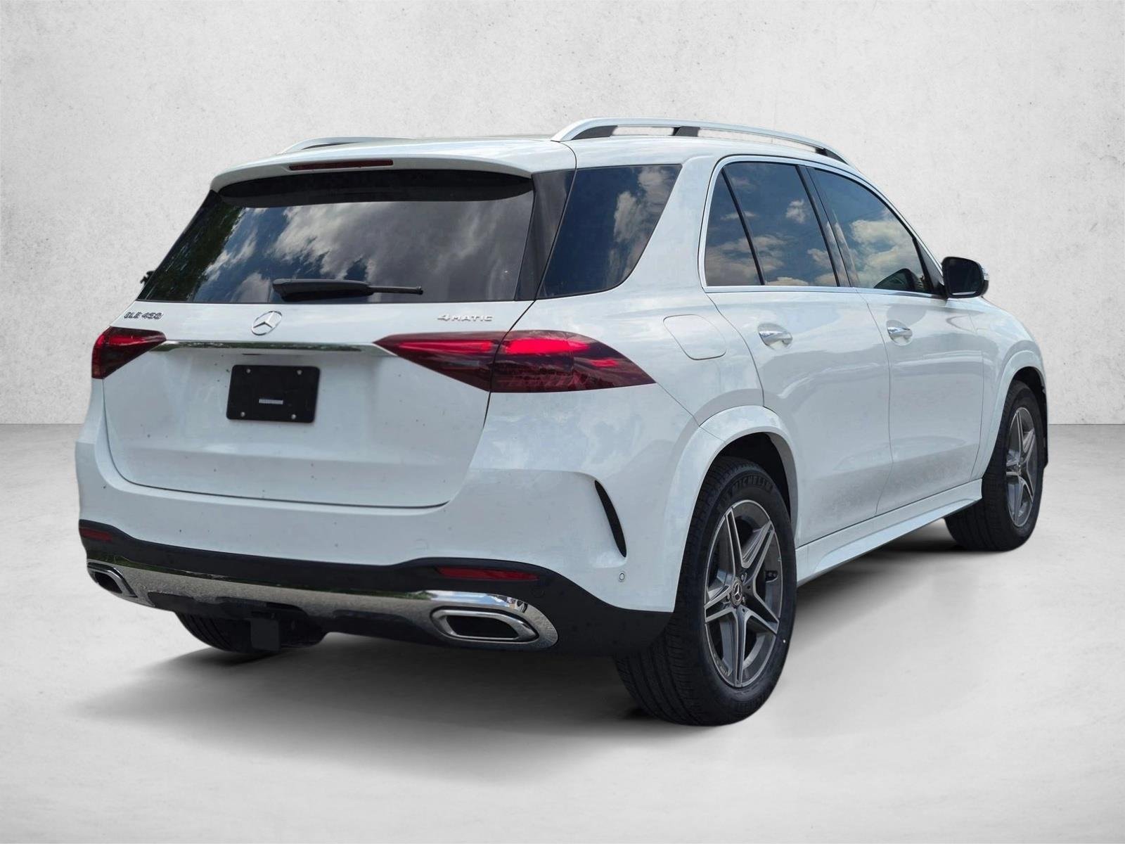 New 2026 Polar White Mercedes-Benz GLE450 image 2