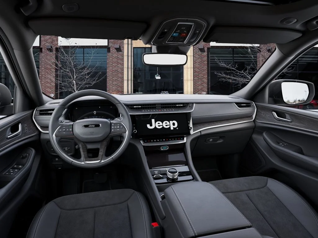 New 2026 Diamond Black Crystal Pearl-Coat Exterior Paint Jeep Altitude image 14
