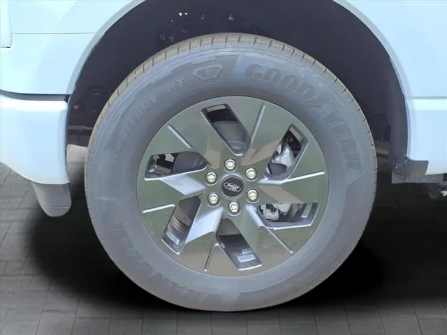 2025 Ford F-150 Lightning Flash - Photo 9
