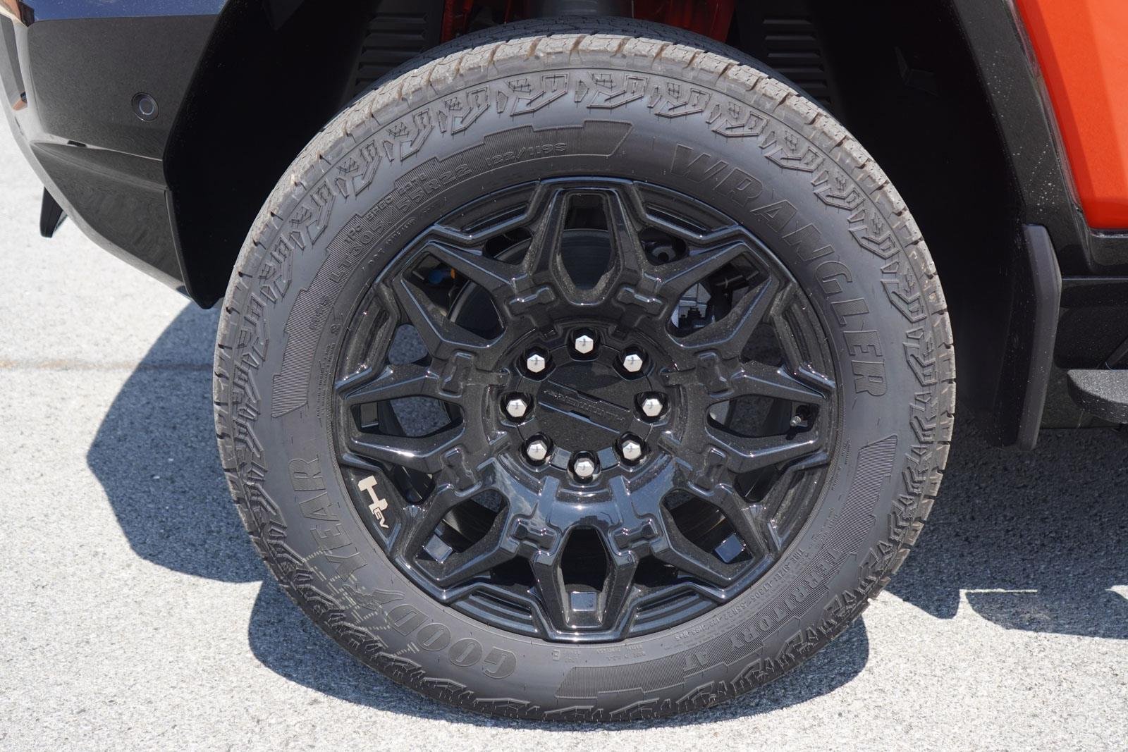 New 2025 Solar Orange GMC 2X image 11