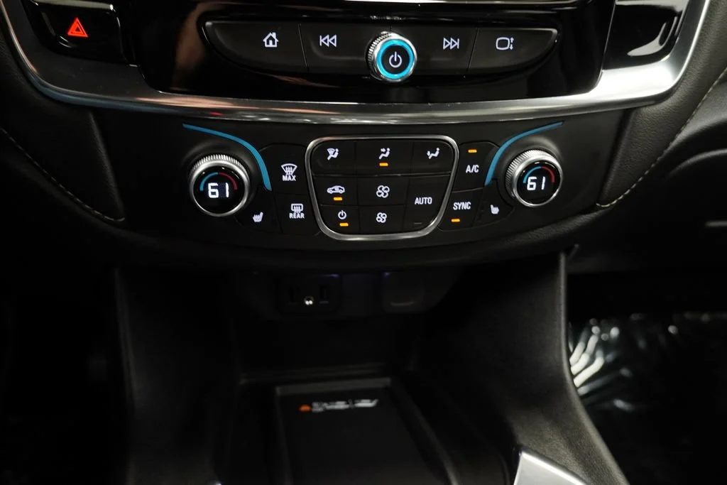 Used 2023 Mosaic Black Metallic Chevrolet LT Leather image 19