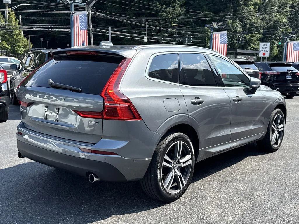 Used 2019 Gray Volvo T6 Momentum image 5