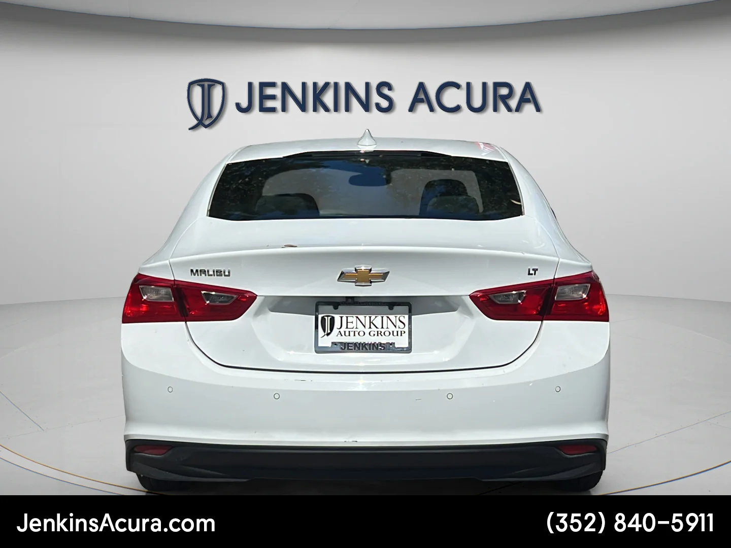 Used 2024 Summit White Chevrolet LT image 4